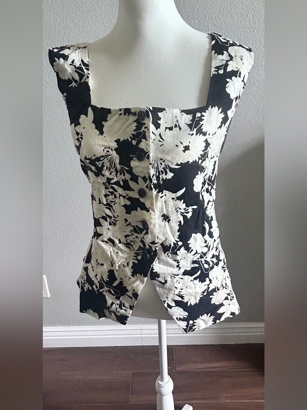 NWT LOFT Black & Cream Floral Button-Front Sleeveless Top XL
